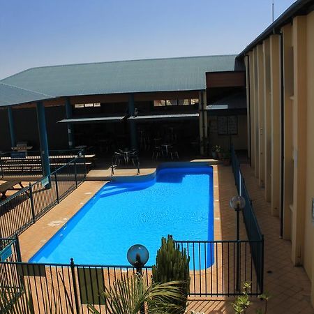 コーラル・ベイ Ningaloo Club Backpackersホステル エクステリア 写真