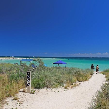 コーラル・ベイ Ningaloo Club Backpackersホステル エクステリア 写真