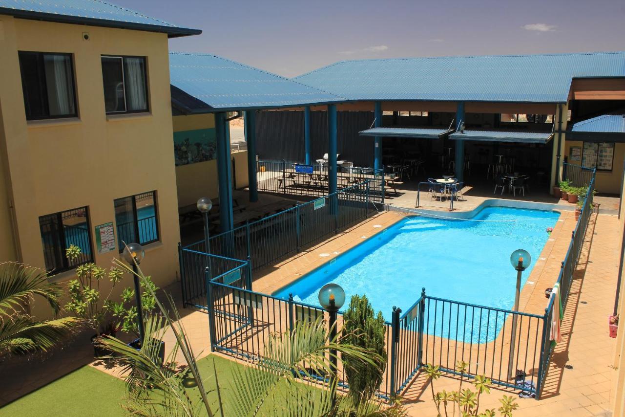 コーラル・ベイ Ningaloo Club Backpackersホステル エクステリア 写真