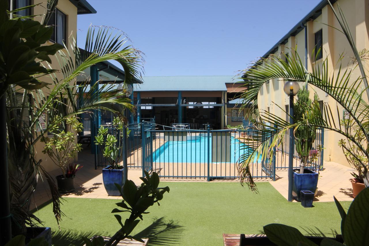 コーラル・ベイ Ningaloo Club Backpackersホステル エクステリア 写真